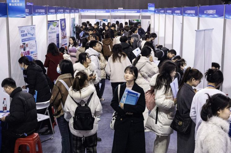 이러다 정말 큰일 나겠네…통계 계산마저 바꿔버린 최악의 실업 ‘란웨이와’[뉴스속 용어]