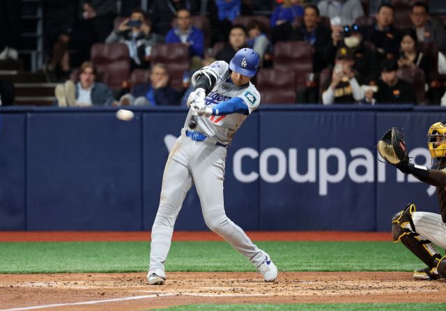 "오타니가 저기서? 초라하네" 유명세 고척돔, 美·日 구장과 비교해보니 [궁금증연구소]