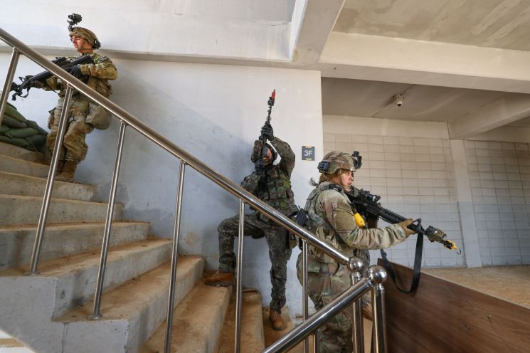 [양낙규의 Defence photo]지하 숨은 적 소탕작전