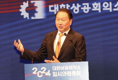 지난달 21일 서울 대한상의에서 열린 대한상공회의소 임시의원총회에서 제25대 회장으로 재선임된 최태원 회장이 인사말을 하고 있다.   사진=허영한 기자 younghan@
