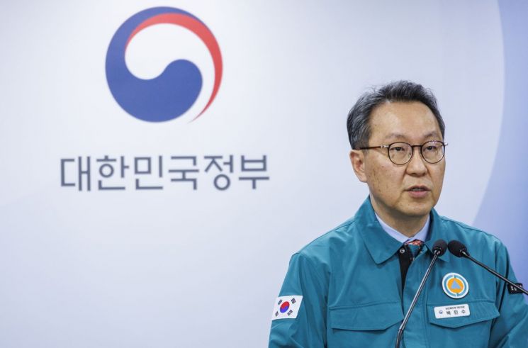 박민수 차관 "의대증원, 국민과 특권적 의사집단 간 싸움…타협 없어"
