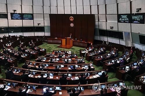 홍콩 국가보안법안 표결하는 홍콩 입법회 의원들[사진출처=AP 연합뉴스]