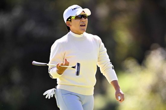 '2타 차 5위' 신지애 "바람이 도와주지 않았다"