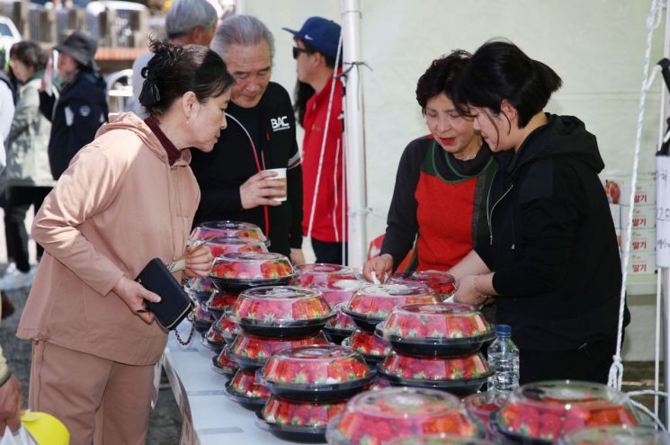 제14회 밀양삼랑진 딸기시배지 축제 성황리 종료. [이미지제공=밀양시]