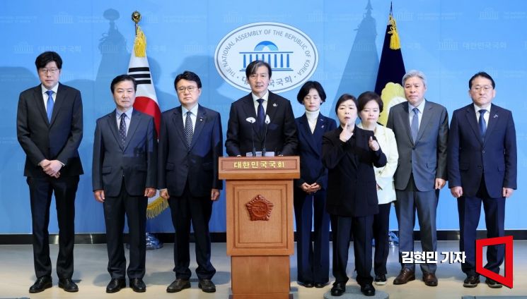조국 조국혁신당 대표가 27일 국회에서 검찰 등 권력기관 개혁 관련 기자회견을 하고 있다. 사진=김현민 기자 kimhyun81@