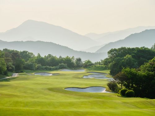 제이드팰리스는 71개의 벙커가 배치된 도전적인 코스다.