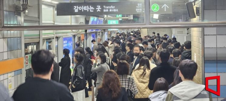 [르포]12년 만에 멈춘 서울 시내버스…파업에 발 묶인 출근길 시민