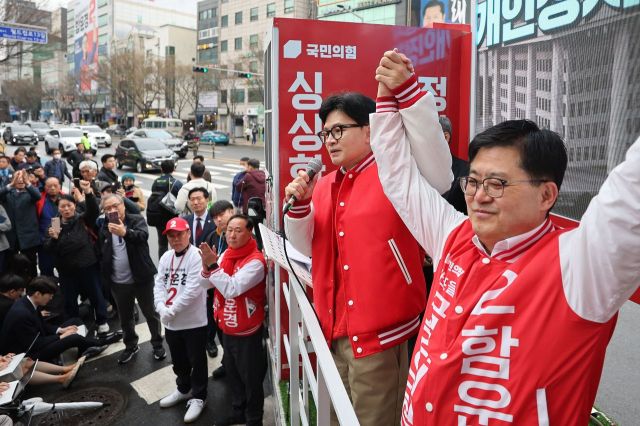 한동훈 국민의힘 비상대책위원장이 28일 오전 서울 마포구 망원역에서 열린 제22대 총선 유세현장에서 함운경 마포을 후보의 지지를 호소하고 있다. 사진=김현민 기자 kimhyun81@