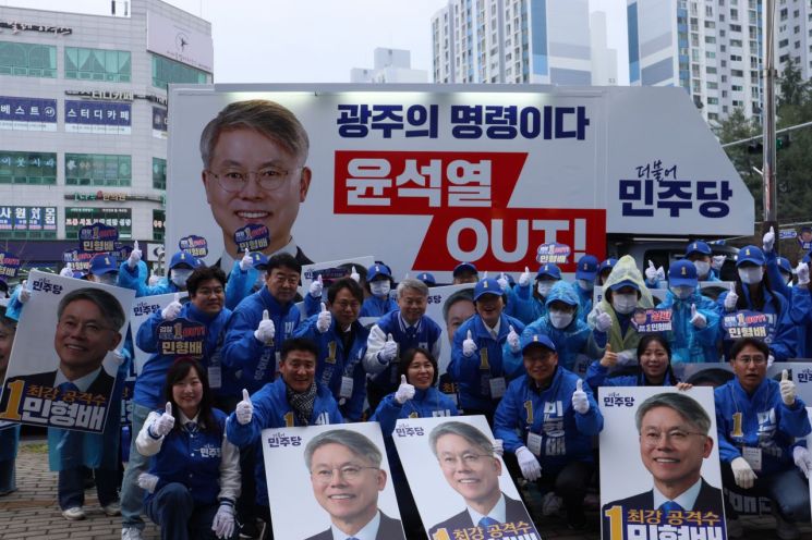 민형배, 공식 선거운동 첫 활동 '운수노동자·환경미화원' 만남