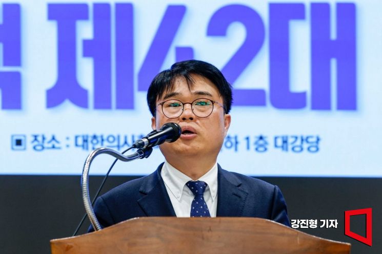 [포토] 임현택 대한의사협회장 당선인 첫 기자회견