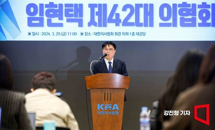 [포토] 취임 입장 밝히는 임현택 대한의사협회장 당선인