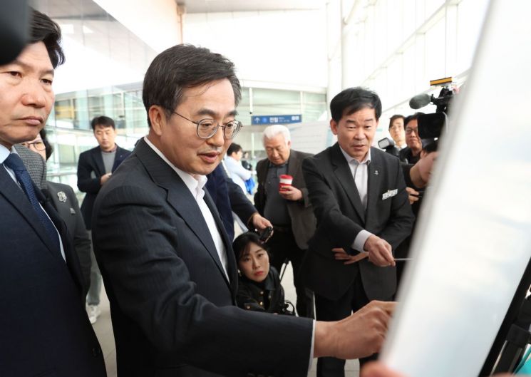 '지제역' 찾은 김동연 "GTX A,C 연장위해 평택시와 잘 협의"