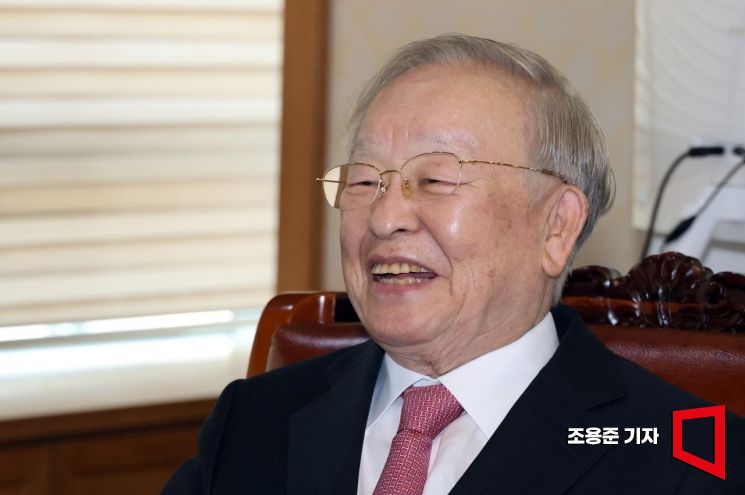아시아경제와 인터뷰 하고 있는 손경식 한국경영자총협회 회장. 사진=조용준 기자 jun21@