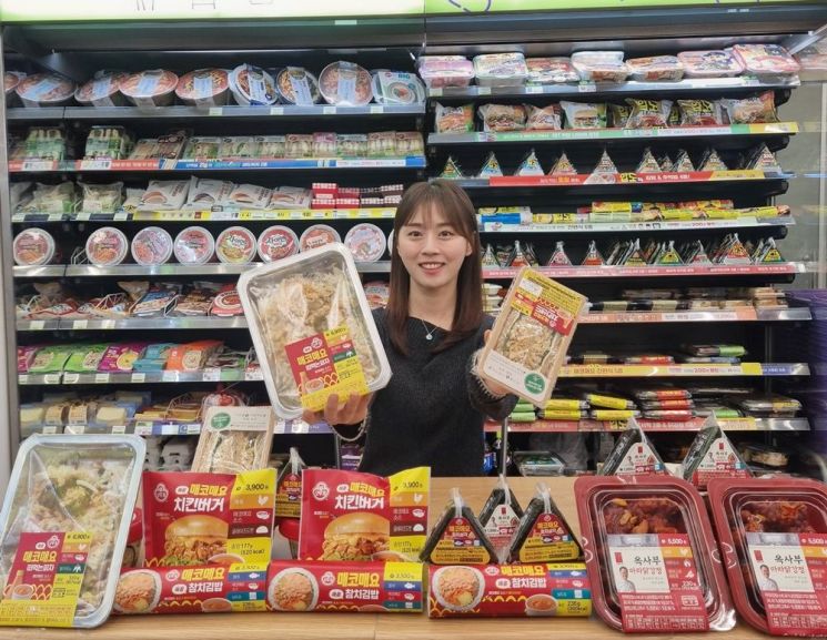 간편식 콜라보 확대하는 CU…오뚜기와 '매코매요' 시리즈 출시