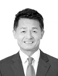 [논단]수평선을 걷는 인간, 수직 상승하는 AI