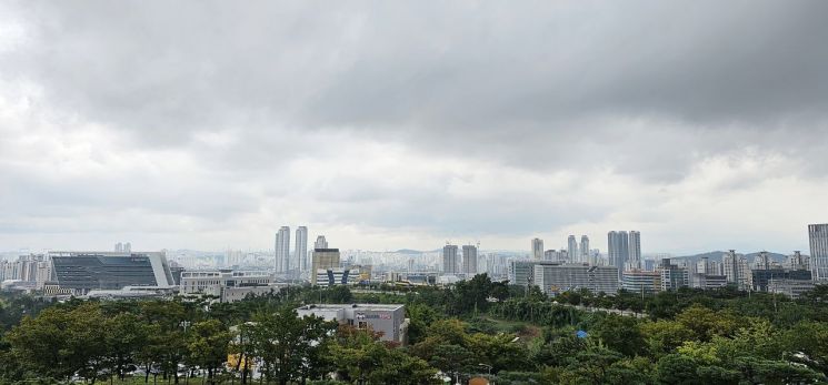 [날씨]전국 흐리고 일부 지역 ‘비’…낮 최고기온 18∼22도