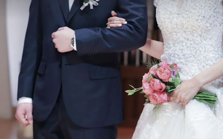 '50대' 국제결혼 늘었다… 이용자 절반 이상이 베트남·20대와 결혼