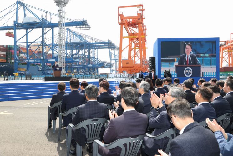 부산항 신항 7부두 개장 … 경남도 “한국형 최첨단 스마트항만 시대 활짝”