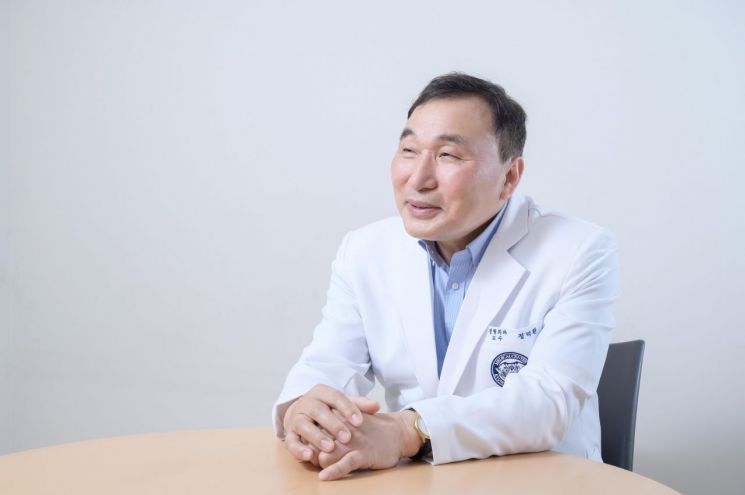 [콕!건강]"발바닥이 왜 아프지?"… 발바닥 통증 원인 살펴보기