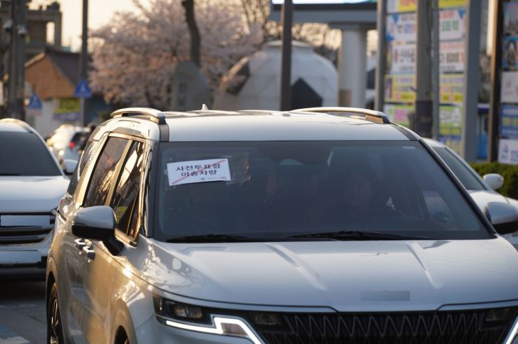 [포토] 속속 들어오는 총선 사전투표함…신안 54.81％ 전국 최고