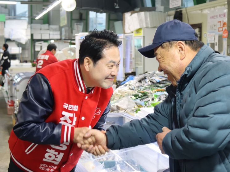 장동혁 국민의힘 충남 보령시서천군 후보가 제22대 총선을 앞두고 선거운동을 펴고 있다. [사진제공=장동혁 후보 캠프]