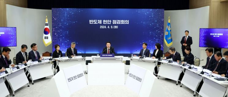 [뉴스속 용어]韓 AI 3대 강국 이끌 무기 ‘sLLM’