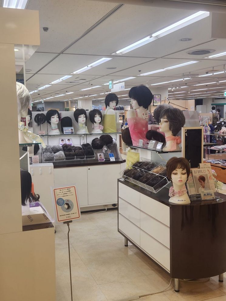 신주쿠 게이오 백화점 8층에서 볼 수 있는 여성 가발 매장. 사진=박유진 기자