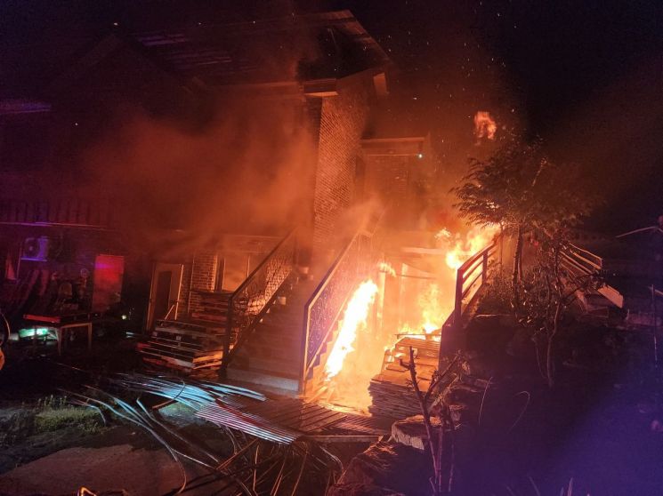 충남 홍성 한 주택에서 불이났다. / 홍성소방서