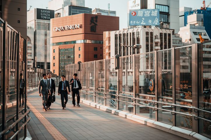 일본이 지난달 춘투(봄철 임금협상)에서 기록적인 임금 인상을 달성했음에도 불구하고 해외로 유출되는 젊은 근로자들의 규모가 늘고 있다. [이미지출처=게티이미지]