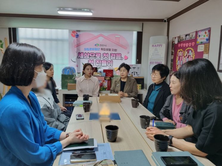 천안시 자립준비청년 '집들이' 지원..."부모가 돼줄께”