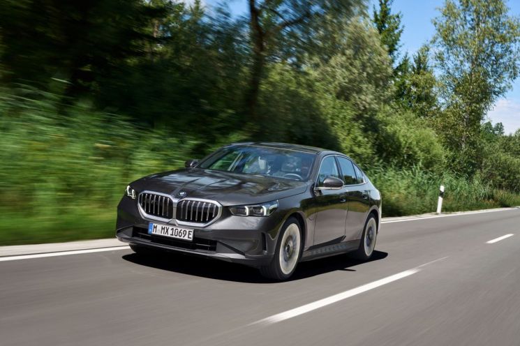 BMW '6.5조' 한국산 부품 사랑…車 판 돈보다 더 사들였다