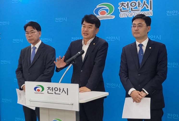 천안 국회의원 당선인들 "지역 발전 완성할 것"