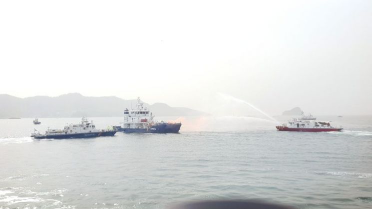 [포토] “훈련은 실전이다” … 창원해경, 수난대비 훈련 실시