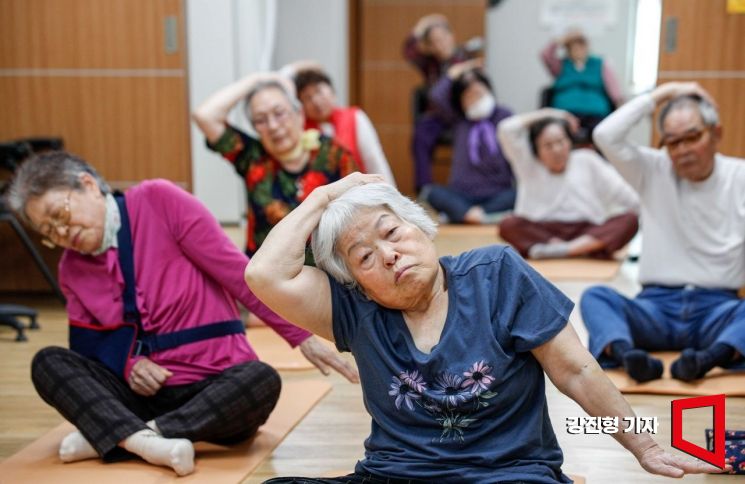 설 곳 잃은 노인들…“사회적 연결 중요”[어르신 마음이음]