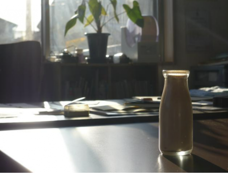 일본 히마와리 유업이 '초코우유를 재현해봤다'라는 내용으로 올린 사진. 30년 전에 판매하던 초코우유의 형태와 비슷하다고 한다.(사진출처=히마와리 유업)