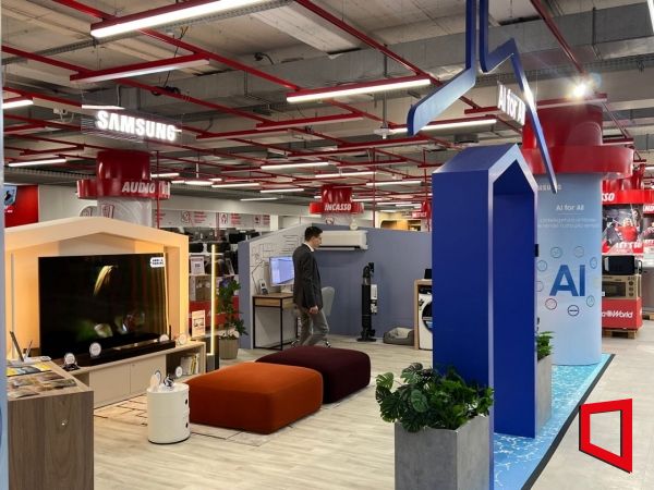 Samsung Electronics exhibited products such as home appliances, TVs, and mobile devices in a space designed to resemble a European household, recreating an environment where devices are interconnected through artificial intelligence (AI) and SmartThings. <br>[Photo by Han Yeju]