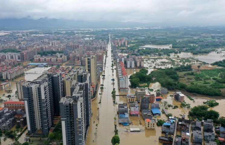 '中 제조업 기지' 광둥성에 폭우…"100년만의 대형 홍수"