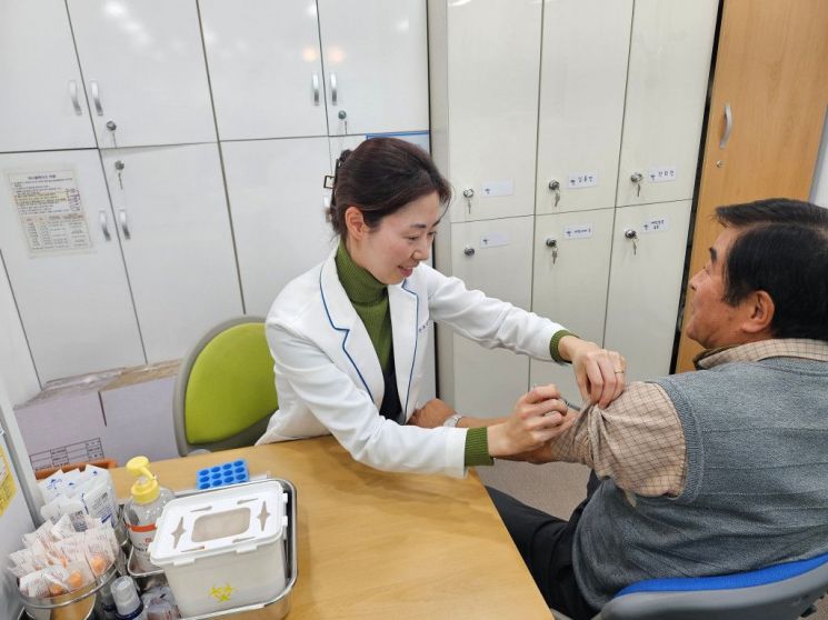 성동구, 5월 1일부터 65세 이상 어르신 대상포진 무료 예방접종 