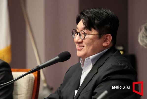 "강바오가 푸바오 소유권 주장한 것" 민희진 비판글에 누리꾼 '갑론을박'