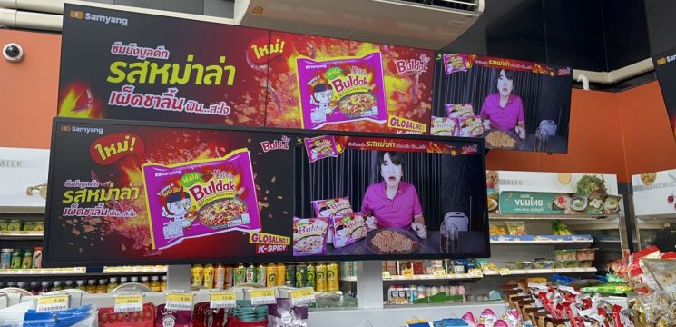 태국 세븐일레븐에서 선보이는 마라불닭볶음면 디지털 광고[사진제공=삼양식품]