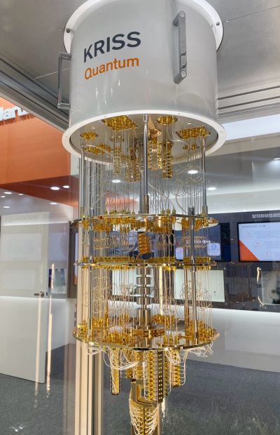 한국표준연구원이 제작한 양자컴퓨터의 모형.