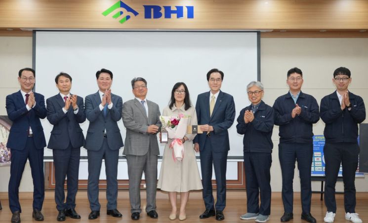 BNK경남은행, 근로자의 날 기념 ‘기업체 우수 사원 표창 행사’ 실시