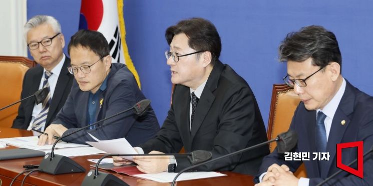 [포토] 홍익표 "5월 2일 채 상병 특검법·전세사기 특별법 처리할 것"