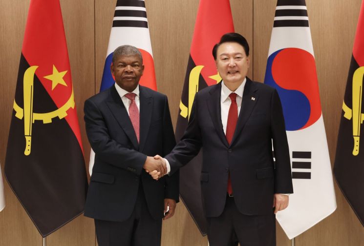 尹, 앙골라 대통령과 정상회담…무역·투자·에너지 협력 논의