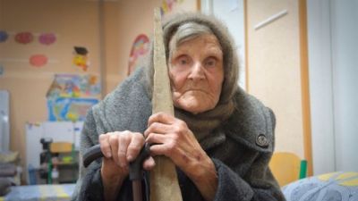약 10㎞를 걸어 러시아 점령지를 탈출한 98세의 리디아 스테파니우나 로미코우스카 [이미지출처=연합뉴스]