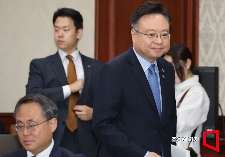 [포토] 국정현안장관회의 참석하는 조규홍 장관