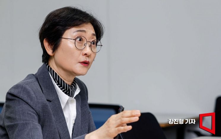 이스란 보건복지부 연금정책관이 2일 서울 중구 서울시티타워에서 인터뷰 하고 있다. 사진=강진형 기자aymsdream@