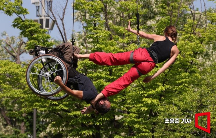 [포토] 서커스페스티벌 '휠체어 공연'