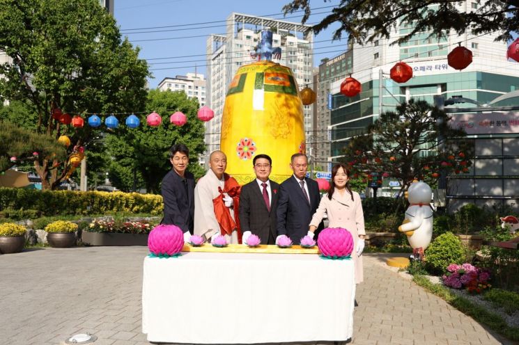 부처님 오신날 기념 구로구 '봉축 점등식' 개최..문헌일 구청장 참석 