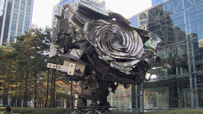 서울 강남구 테헤란로 포스코센터 앞에 설치된 조형물 '꽃이 피는 구조물, 아마벨' [사진 = 연합뉴스]